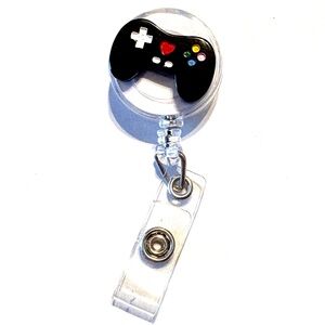 Retractable badge holder